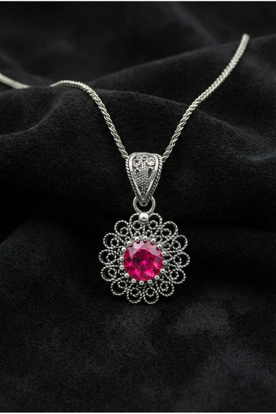 Roza Silver 925 Ayar Temmuz Yakut Doğum Taşı Çiçek Motifli Telkari Gümüş Kolye
