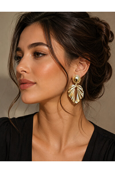 Kutcha Accessories Yaprak Figürlü Altın Kaplama Sallantılı Küpe - Modern ve Ş...