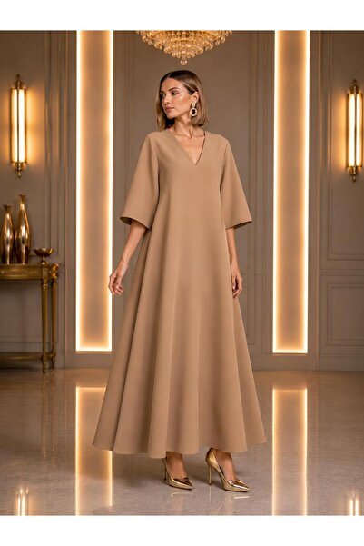 SERAVENZA COUTURE فستان ماكسي بوي فاكير أنيق من الكريب بياقة على شكل حرف V CO...