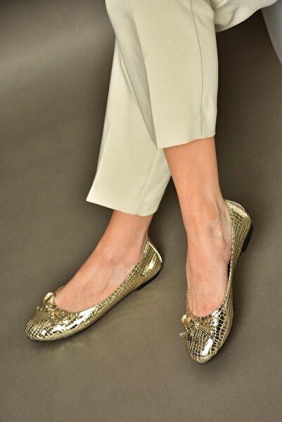 Fox Shoes س726056307 حذاء باليرينا نسائي بطبعة ثعبان ذهبي