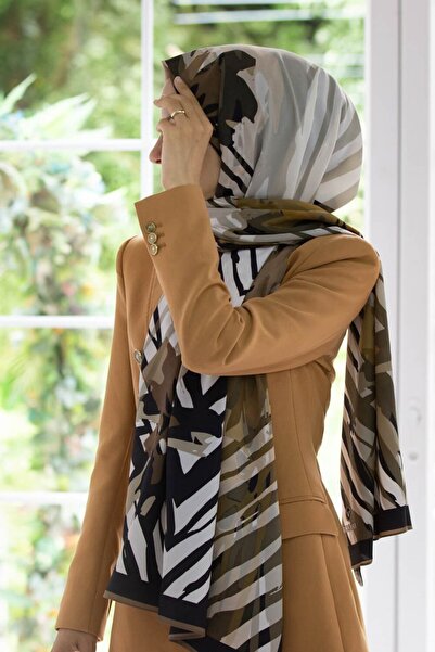 Vissona شال كريب زبرا وبيج بنقشة زهور مقاس 75×195 مقاوم للبقع