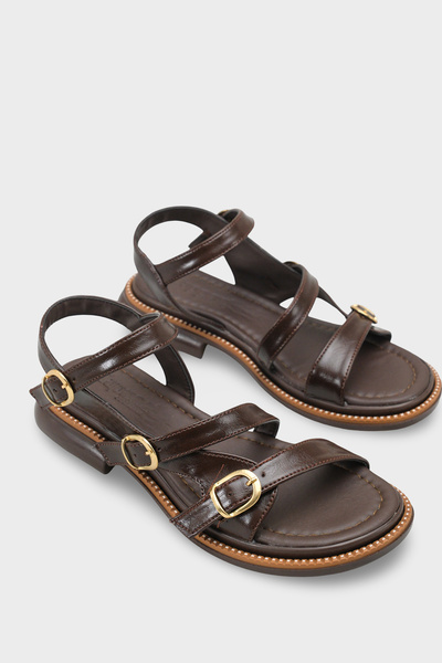 Capone Outfitters صندل نسائي بكعب مسطح وحزام خلفي من ستيفي
