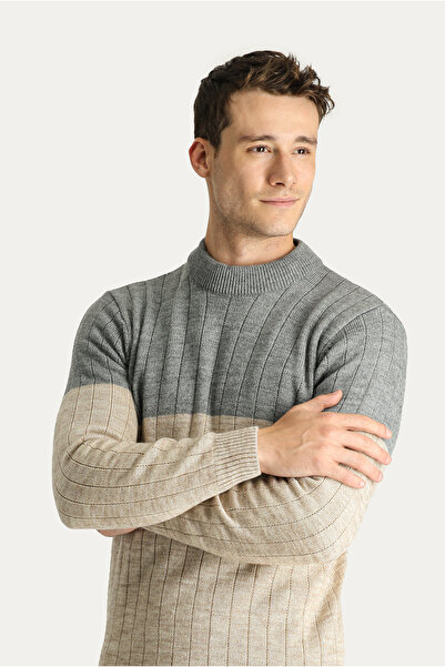Kiğılı Pulover de tricotaj cu model slim fit cu decolteu