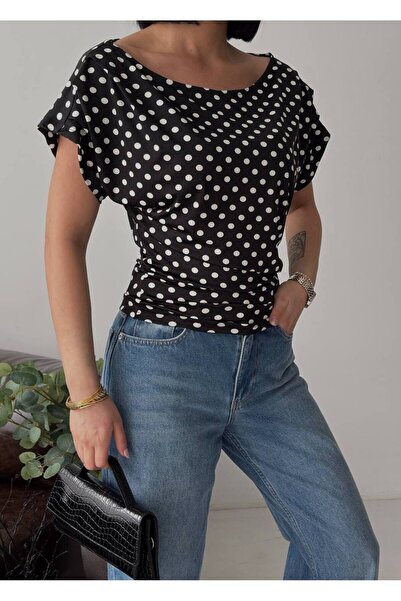 BE CHİC Μπλούζα με λαιμόκοψη καγιάκ, κοντά μανίκια, λεπτομερής εφαρμογή στη μ...