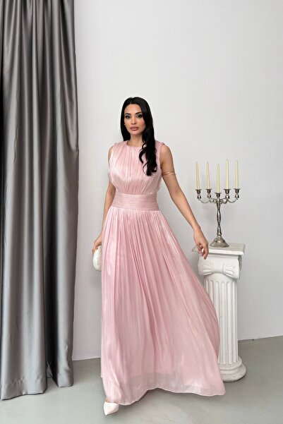 Serica Moda Φόρεμα μάξι με πιέτες και λουράκι σε χρώμα πούδρα