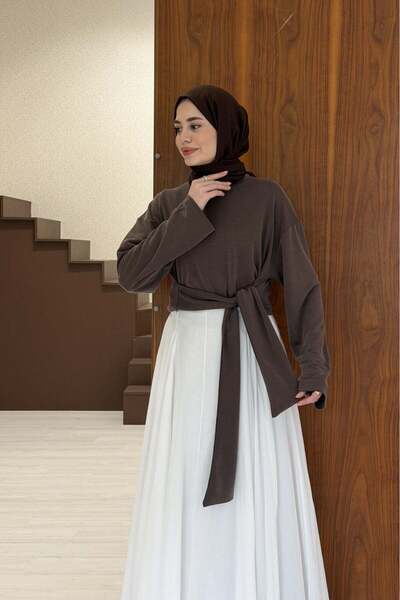 Faya Boutique بلوزة أريلا بنية اللون مع حزام عند الخصر