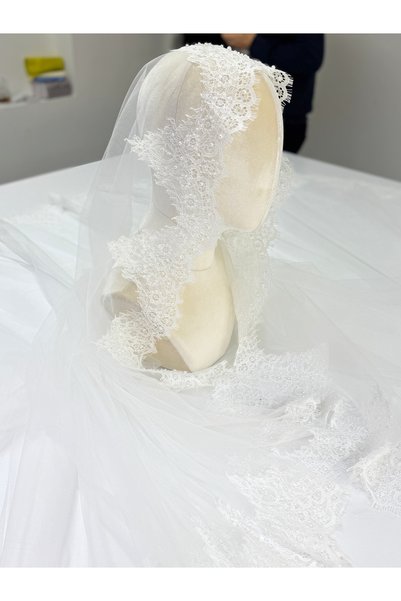 Emodaist Lace Veil (French Lace 2.5 Meters)