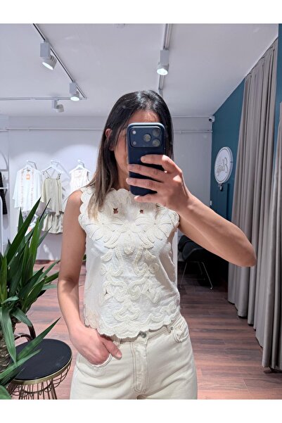 MODA Ekru Çiçek Dantel İşlemeli Kolsuz Bluz