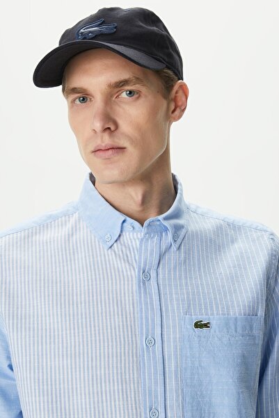 Lacoste قميص كتان رجالي بقصة عادية وياقة بأزرار باللون الأزرق