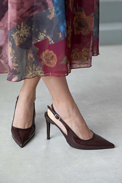 STRASWANS Aira Women's Heeled Patent Leather Shoes Brown