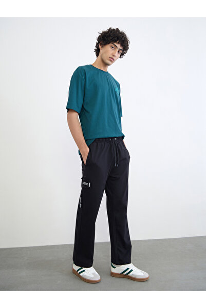 Styli Men Applique Patch Detail Oversized Joggers
