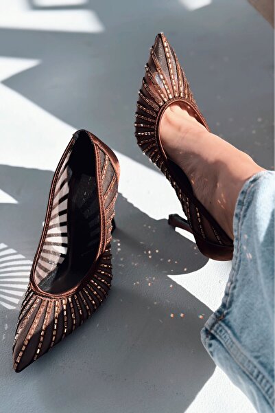 I Love Shoes حذاء نسائي من سارنيل بلون بني حار من الساتان بكعب ستيليتو