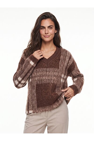 ONLOOX Dark Cinnamon Cream Shaded Knitwear Soft Textured V-Neck Plaid Pattern...
