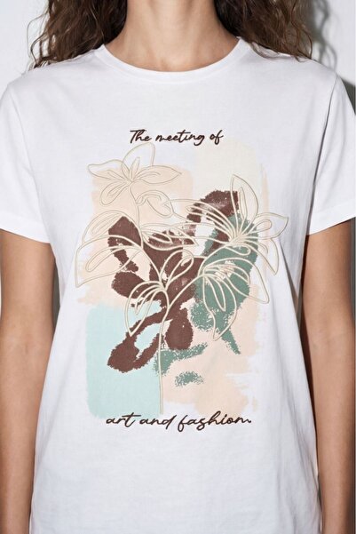 Quzu Print and Embroidery Detailed T-Shirt Ecru