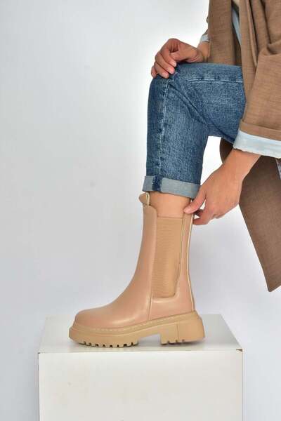 Fox Shoes V652549009 حذاء نسائي ذو نعل سميك من المطاط مع تفاصيل مميزة