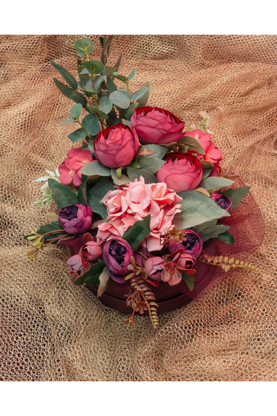Burgundy Gifts Crimson Petals - Aranjament floral