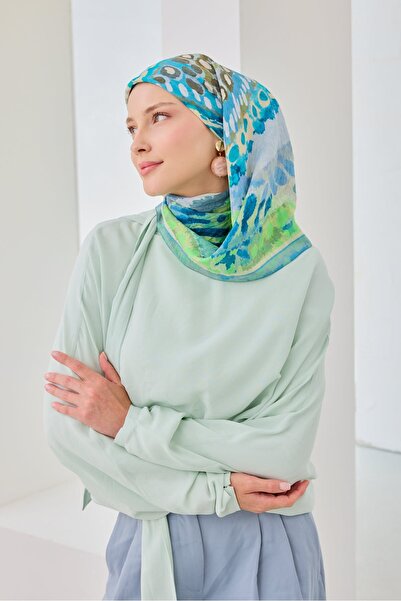 Silk Home وشاح فيلورا بتصميم فني باللون الأزرق الفاتح