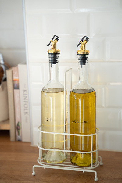 Dekorzdükkan Set of 2 Glass Oil Bottles with Gold Head and Cream Stand – 750 ml