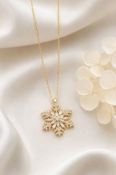 Silvanya Jewelry 925 Ayar Gümüş Baget Taşlı Altın Kaplama Kar Tanesi Kadın Kolye