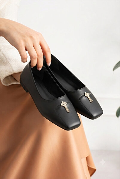CICIKIZ Vera, Square-Shaped Stone Buckle Low-Heeled Shoes with a Six-Jurdan S...