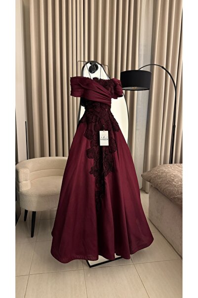 Nareen Fashion Luxurious Burgundy Evening Gown Featuring an Elegant Off-The-S...