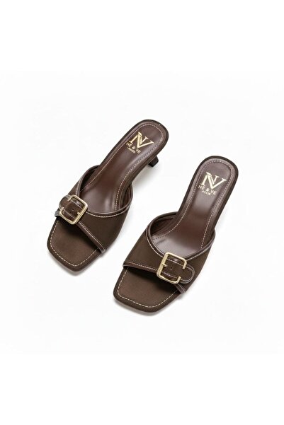 NE&VE SHOES Smeđe ženske papuče sa visokom petom i kopčom od antilop kože