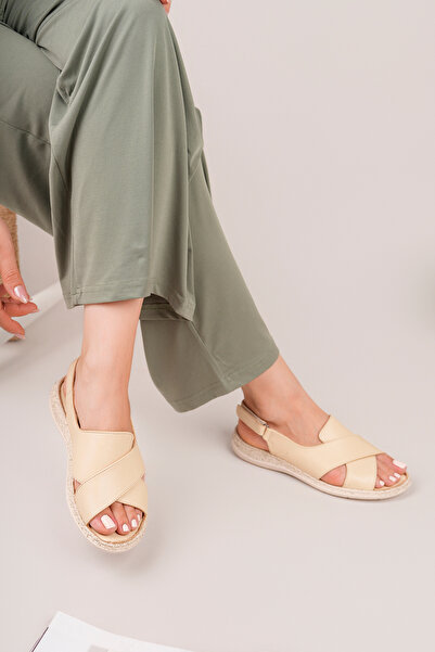 Akgün Kadın Hakiki Deri Bej Comfort Sandalet