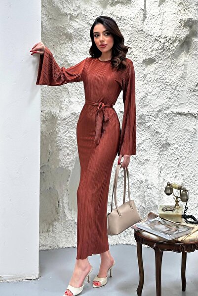 Clothes Fast فستان ماكسي بني اللون للنساء، ذو ياقة دائرية وأكمام إسبانية، مبط...