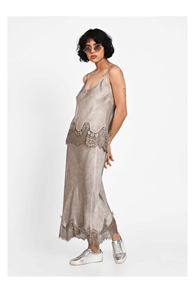 SimpleFind Top satinat in bretele cu dantelă Taupe