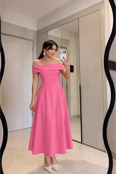 Gizem Ecemiş Soelle Pembe Madonna Yaka Çan Elbise