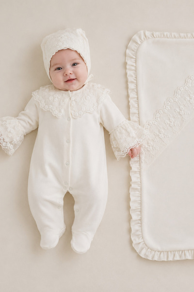 Naka Concept Chantilly Lace 4-Piece Hospital Discharge Set