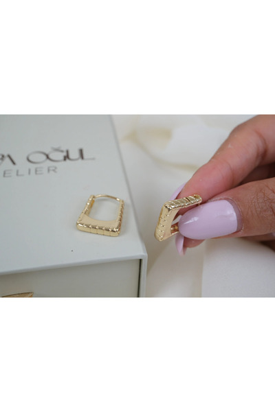 ATELİER TUĞBA Kp611 Striped Detail Rectangular Hoop Earrings Gold (Inner Diam...
