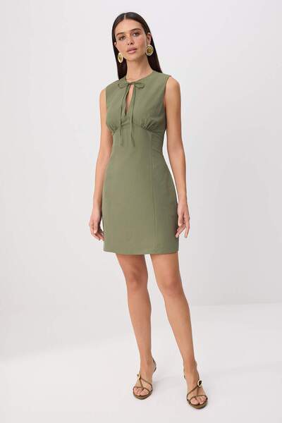 Trendyol Kollektion Khakifarbenes, schlichtes, kurzes/mini-gewebtes Kleid TWO...