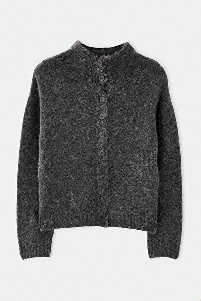 Trendyol Collection Wardrobe Essentials سترة تريكو ذات ياقة عالية وناعمة المل...