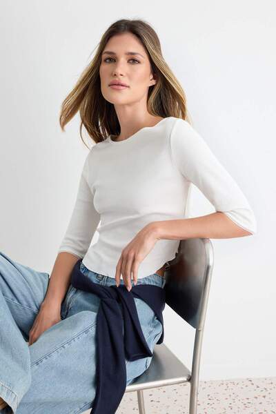 Trendyol Collection تي شيرت محبوك بأكمام قصيرة وياقة دائرية مصنوع من القطن بن...