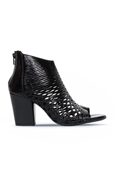 Bueno Shoes صندل نسائي بكعب عالٍ من الجلد الأسود اللامع 01wl3700