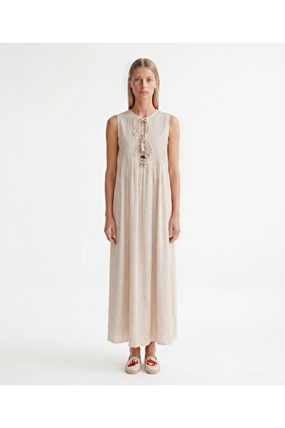 Yargıcı Düz Bisiklet Yaka Kolsuz Elbise