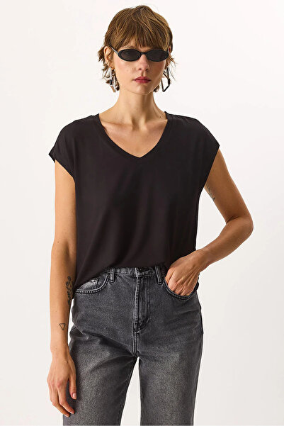 VENA Women's V-Neck Viscose T-Shirt - Black
