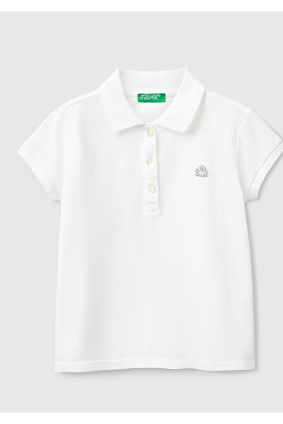 United Colors of Benetton تي شيرت بيكيه بولو بشعار أبيض للفتيات