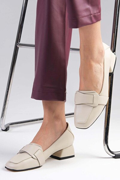Mio Gusto Pantofi de damă cu toc scurt de culoare bej Anneka