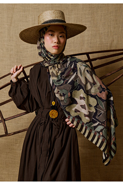 Freshscarfs Art in Flora Pattern Hemp Viscose Shawl Black