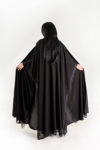 YOU ABAYA عباية سيلا قصه بشت كم استرتش طبقه شيفون مع دنتيل اسود بقماش نواعم لون اسود