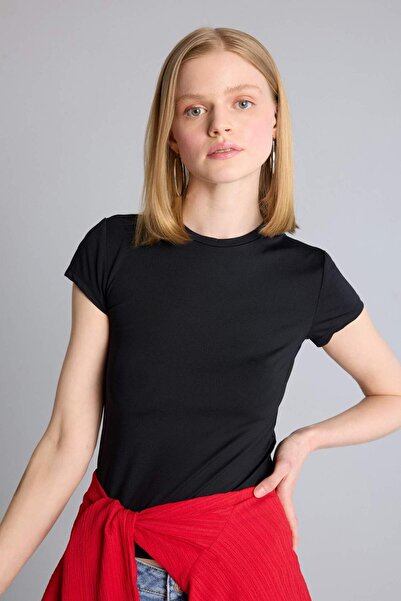 DeFacto Εφαρμοστό μπλουζάκι με λαιμόκοψη ποδηλάτου και κοντό μανίκι H6241AX26SM