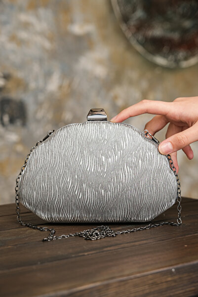 ROZA CANTA Women's Platinum Wavy Textured Metal Framed Chain Strap Evening Dr...