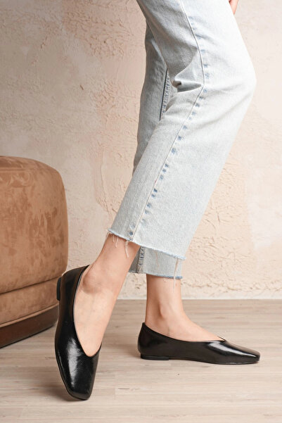 ElloLita Μπαλαρίνες Loly Flat Oval Toe Μαύρες από λουστρίνι Ορθοπεδικές Δερμά...