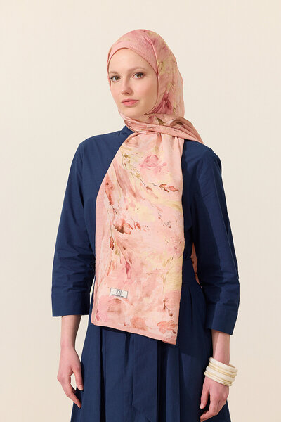 cs camellia scarf Σάλι από βαμβάκι βισκόζης σε απόχρωση ακουαρέλας - Σολομός