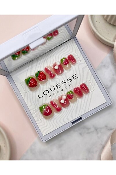 Louesse Beauty Louésse Strawberry Crush Takma Tırnak 12’li – Çilek Desenli Ta...