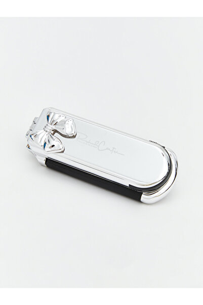 LC Waikiki The Mirrored Brush: For beauty on the go.