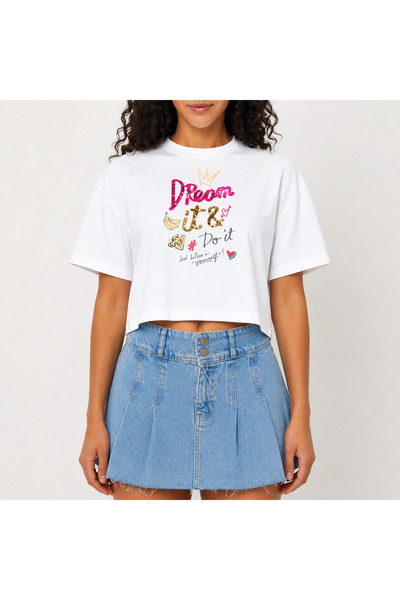 URBANTRENDSTORE Crop T-shirt με στάμπα White Dream, άνετη εφαρμογή, ακατέργασ...