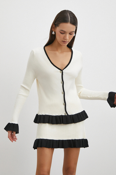 TRENDQUEL Buttoned Skirt Knitwear Set with Ruffled Skirt Ecru